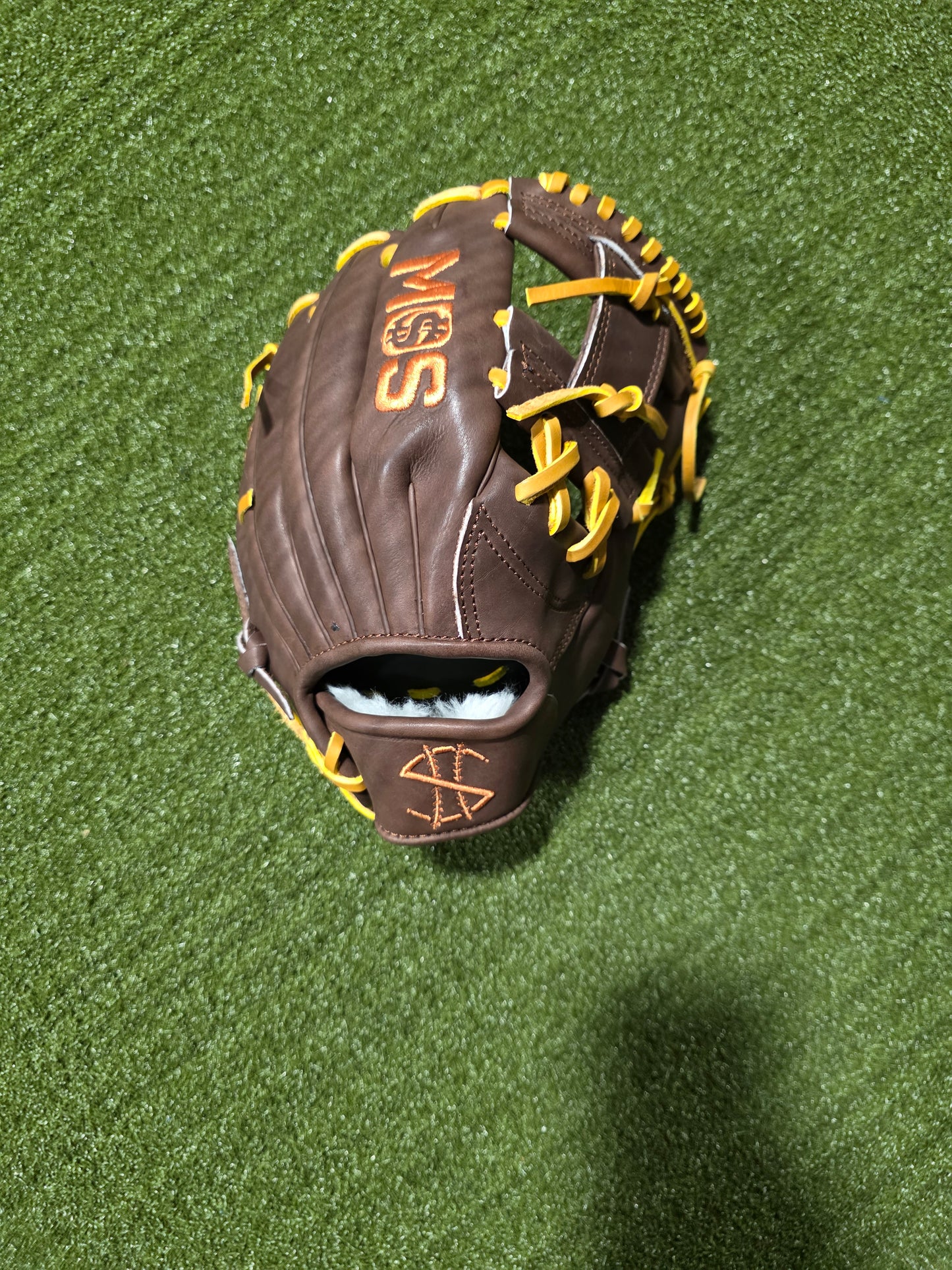 Infielder Glove Classic Chocolate