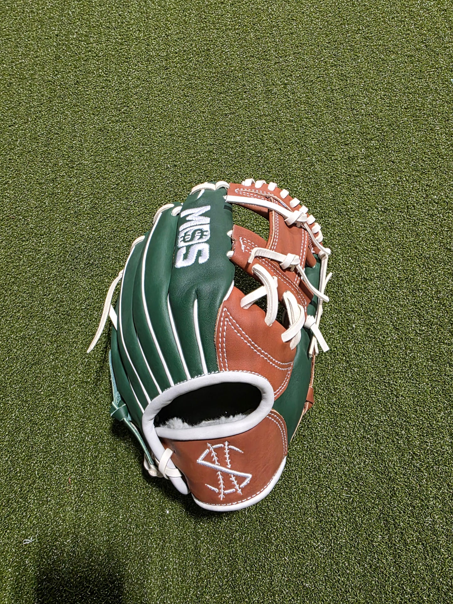 Infielder Glove Baseball field inspired